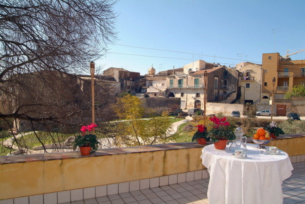 Il Giardino Di Pietra Acomodação com café da manhã Noto Exterior foto